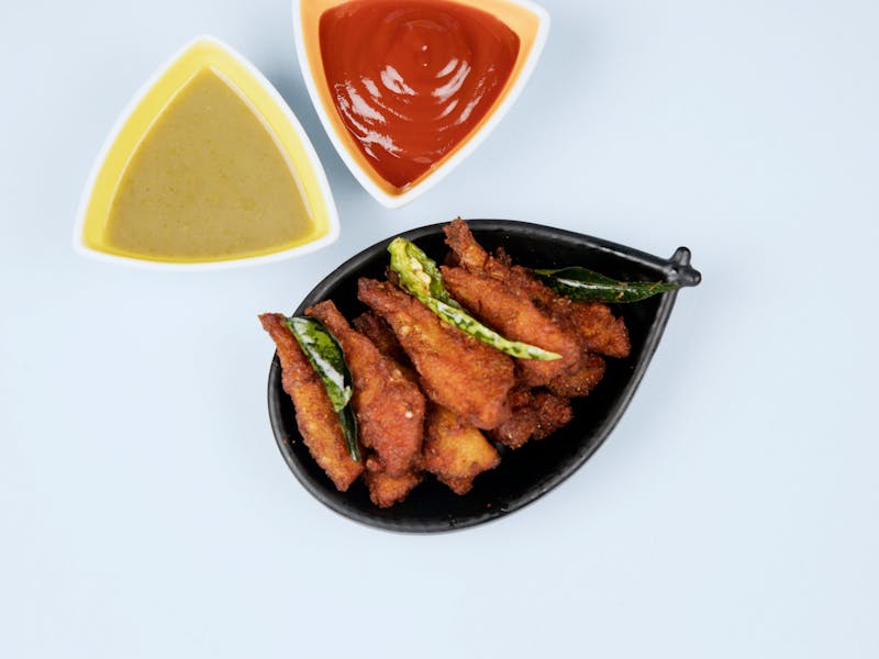 Crispy Ranch Wings with dipping sauce
